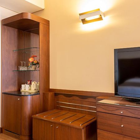 Jiyeh Marina Resort Hotel & Chalets Jieh Kültér fotó