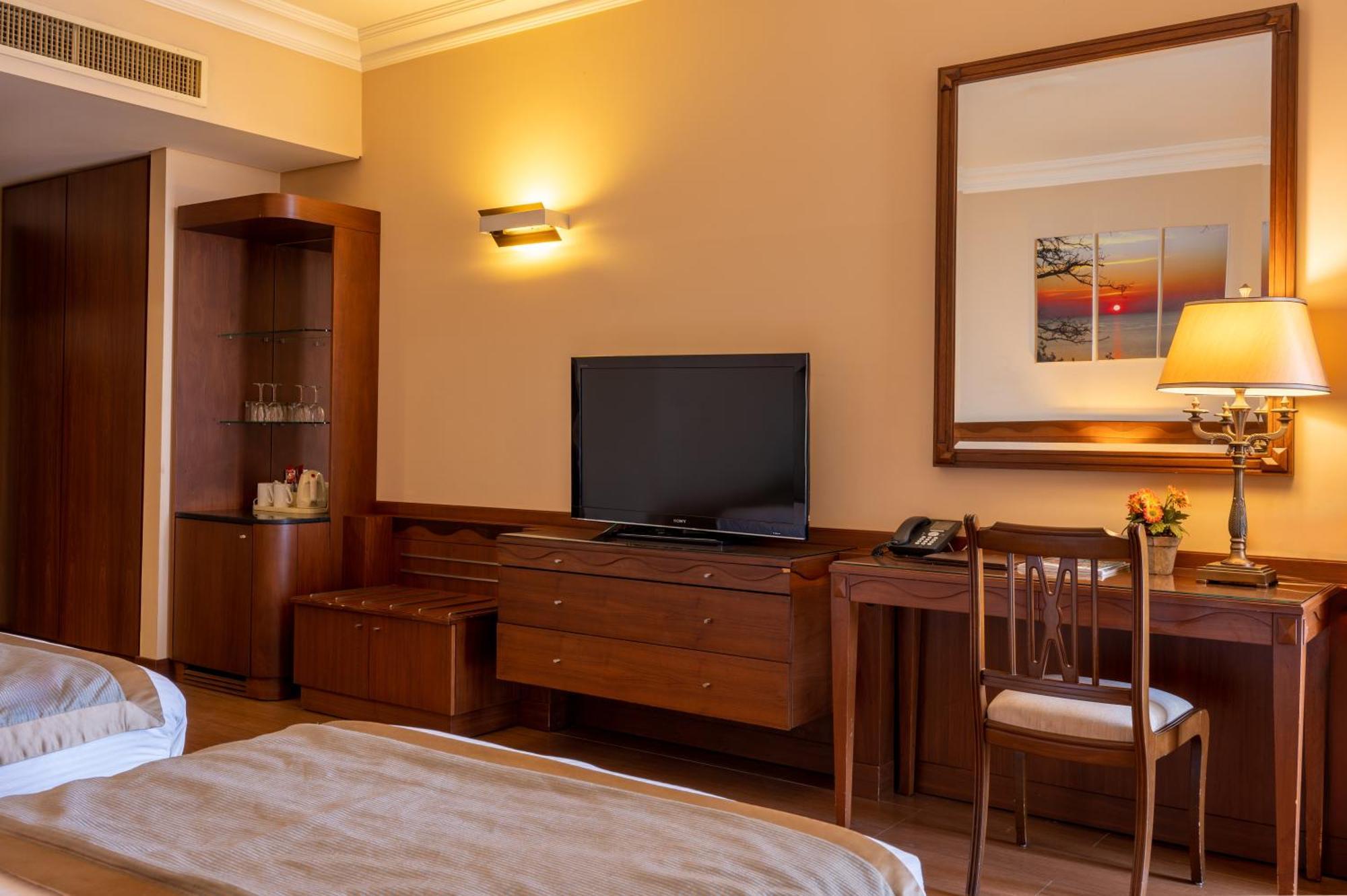 Jiyeh Marina Resort Hotel & Chalets Jieh Kültér fotó