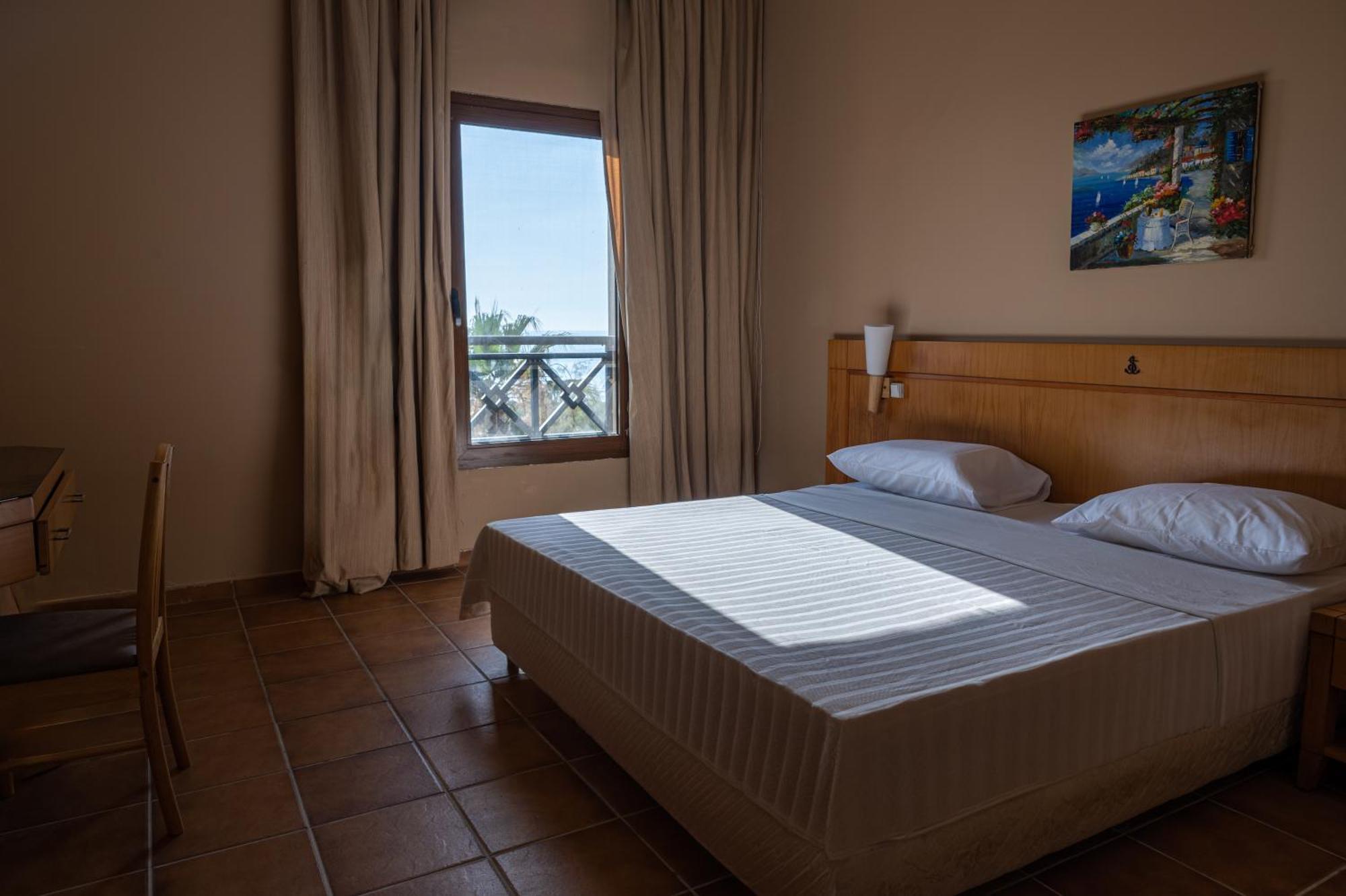 Jiyeh Marina Resort Hotel & Chalets Jieh Kültér fotó